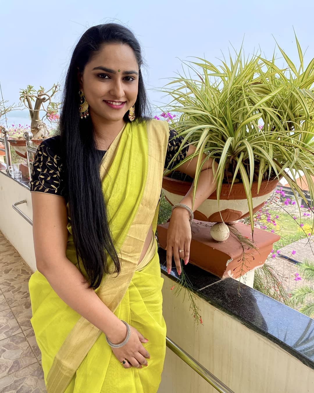 Zee Telugu Tv Anchor Kasi Annapurna In Green Saree Blouse